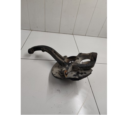 Кулак поворотный передний правый