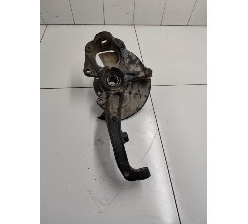 Кулак поворотный передний правый