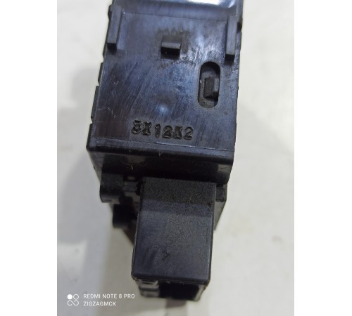 Кнопка включения омывателя фар