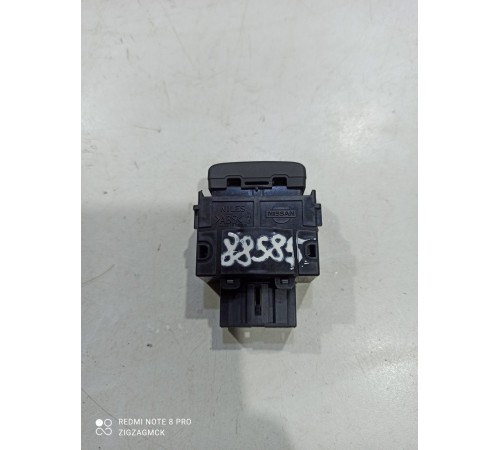 Кнопка включения омывателя фар