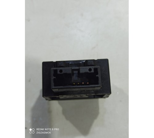 Кнопка включения омывателя фар