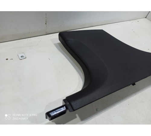 Обшивка центральной стойки(левая нижняя)