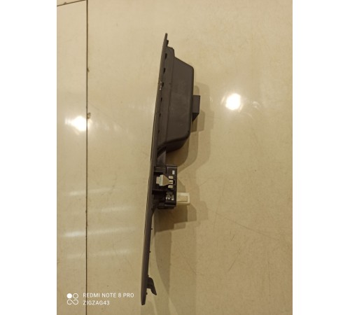 Кнопка стеклоподъемника (задняя, правая)