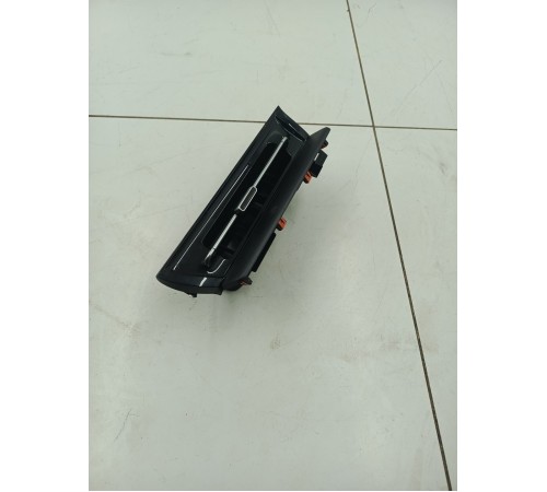 Воздушный дефлектор передний левый