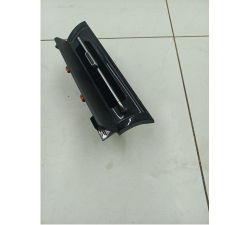 Воздушный дефлектор передний левый