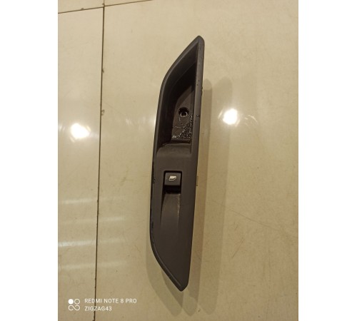 Кнопка стеклоподъемника (задняя, правая)