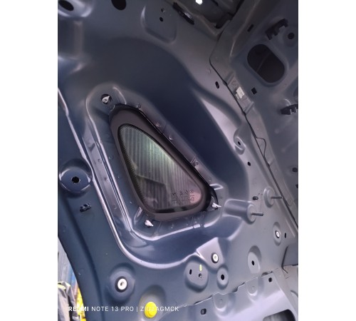 Глухое стекло заднее правое