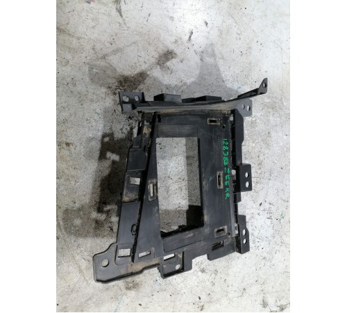 Кронштейн пластик салона