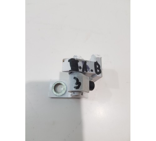 Петля двери задняя левая верхняя