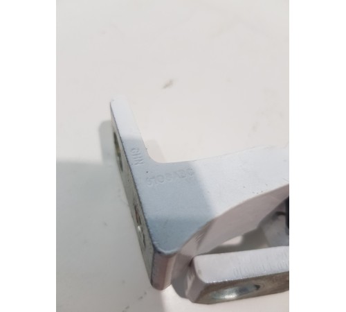 Петля двери задняя левая верхняя