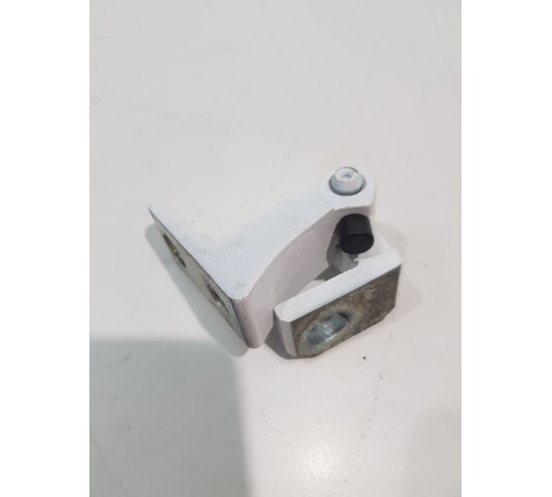 Петля двери задняя левая верхняя