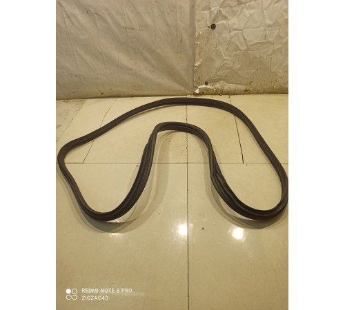 Уплотнитель двери (передний, правый)