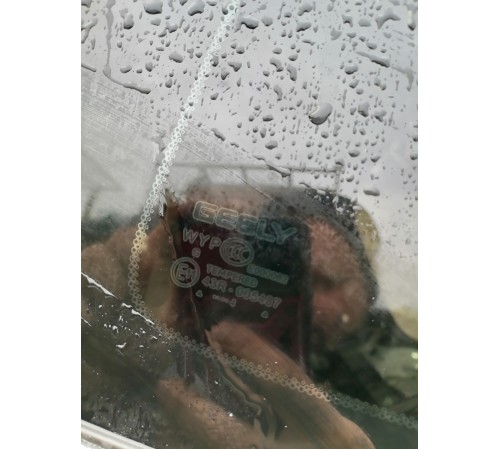 Стекло глухое правое, форточка