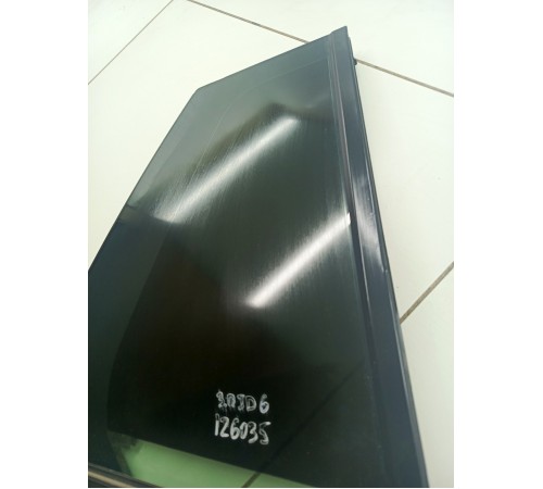 Глухое стекло заднее правое