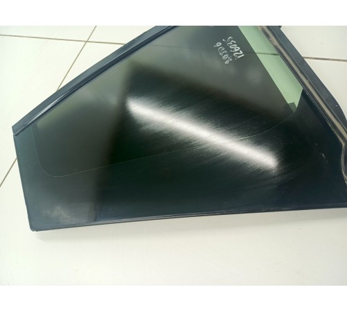 Глухое стекло заднее правое