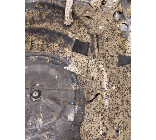 Ниша багажника(запасного колеса)