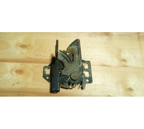 Замок капота