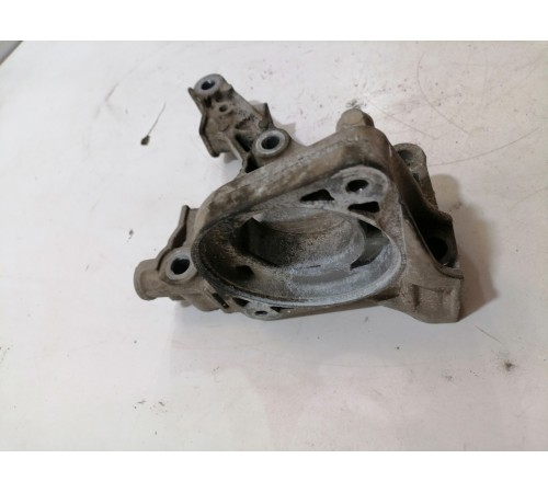 Кронштейн опоры двигателя