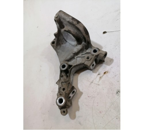 Кронштейн опоры двигателя