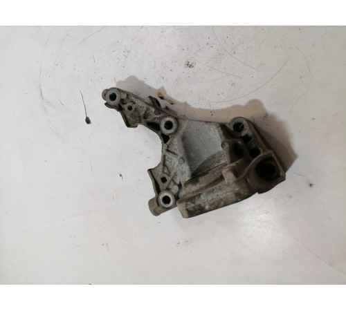 Кронштейн опоры двигателя