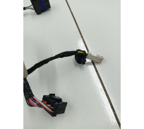 Электропроводка двери передняя левая
