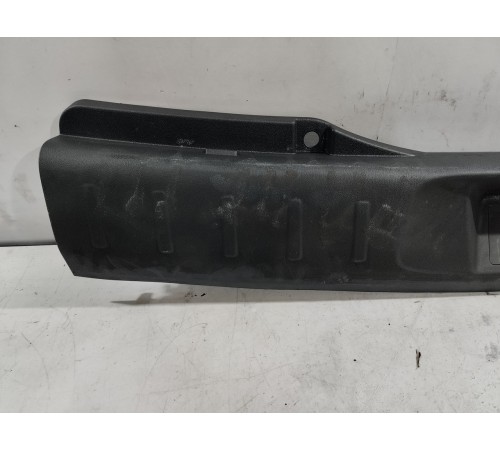 Накладка замка крышки багажника