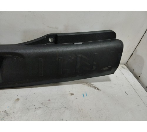 Накладка замка крышки багажника