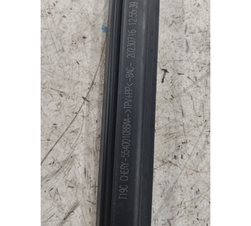 Уплотнитель стекла передний левый