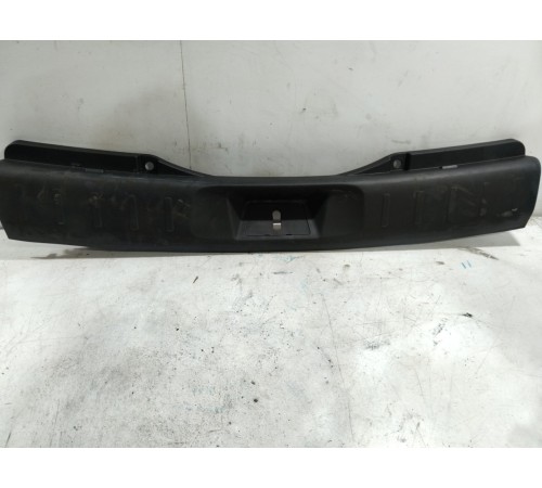 Накладка замка крышки багажника