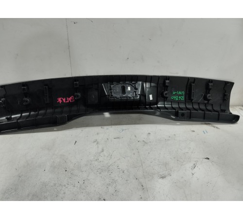 Накладка замка крышки багажника