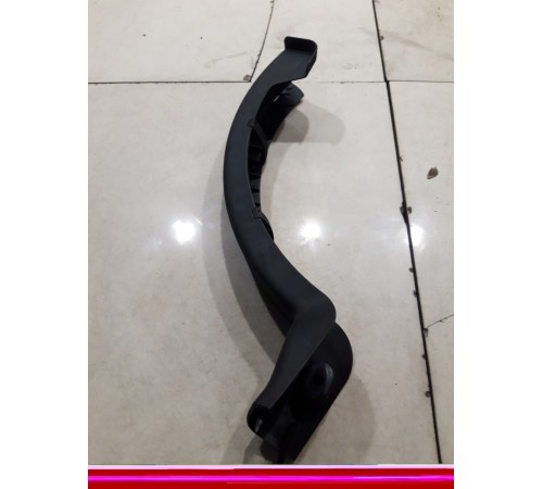 Накладка петли крышки багажника правая