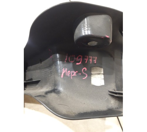 Накладка петли крышки багажника правая