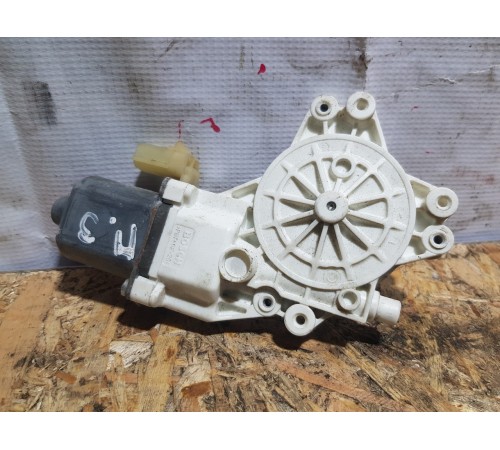 Моторчик стеклоподъемника Задний Правый