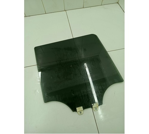 Стекло заднее правое