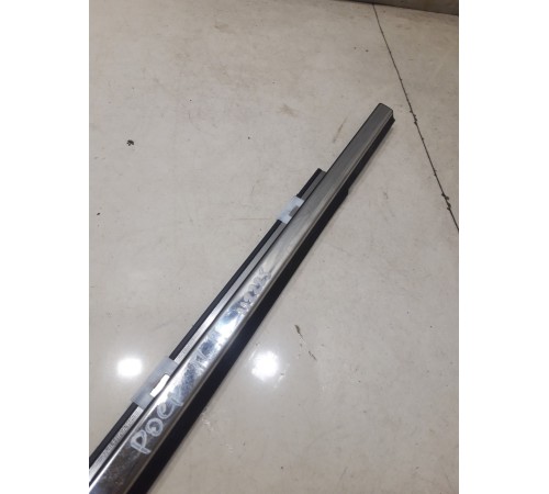 Уплотнитель стекла (передний правый наружный)