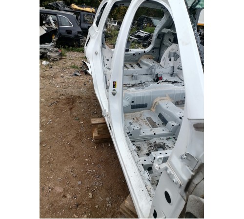 Порог со стойкой правый