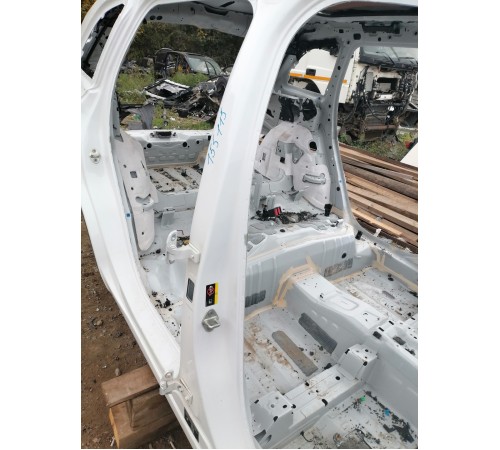 Порог со стойкой правый