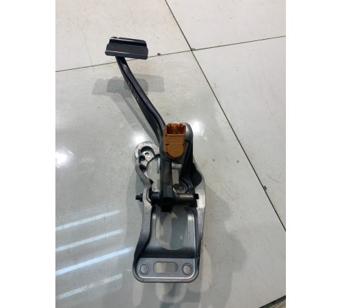 Педаль тормоза