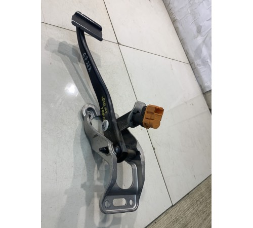 Педаль тормоза