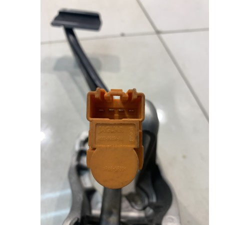 Педаль тормоза