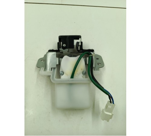 Замок крышки багажника