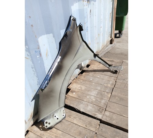 Крыло переднее правое