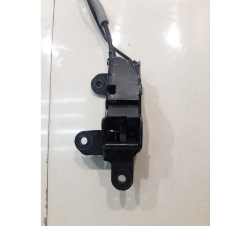 Замок крышки багажника