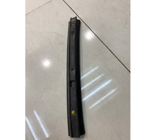 Уплотнитель крыла (передний, правый)