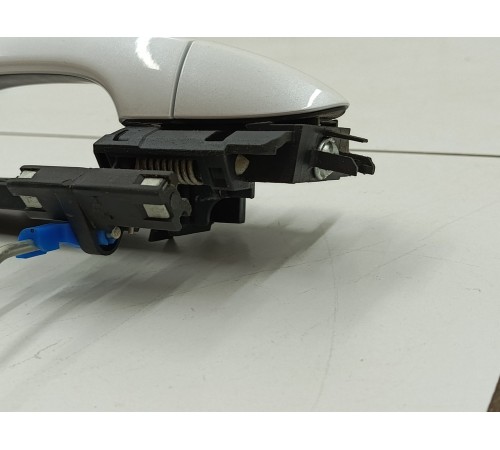 Ручка двери передняя правая (наружная)