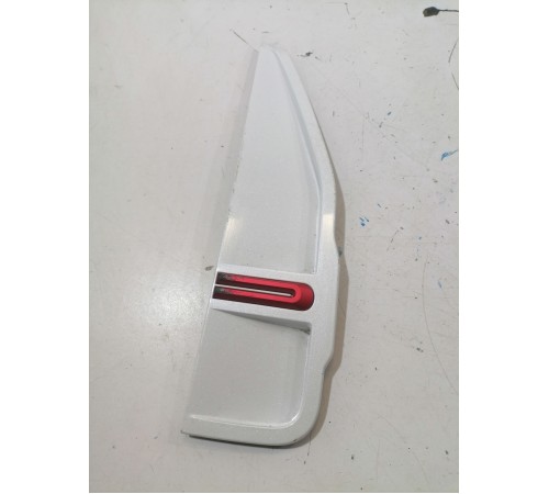 Декоративная накладка крыла передняя левая