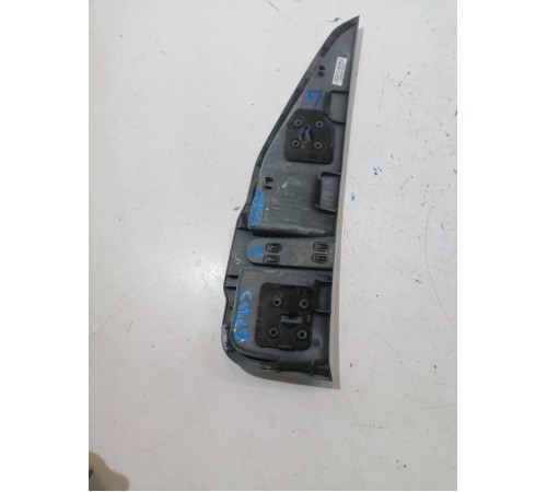 Декоративная накладка крыла передняя левая