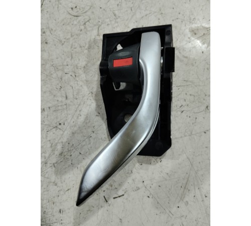 Ручка двери передняя правая внутренняя