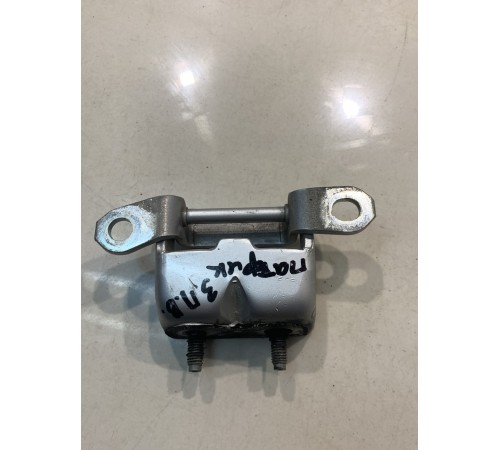 Петля двери (задняя, правая, верхняя)