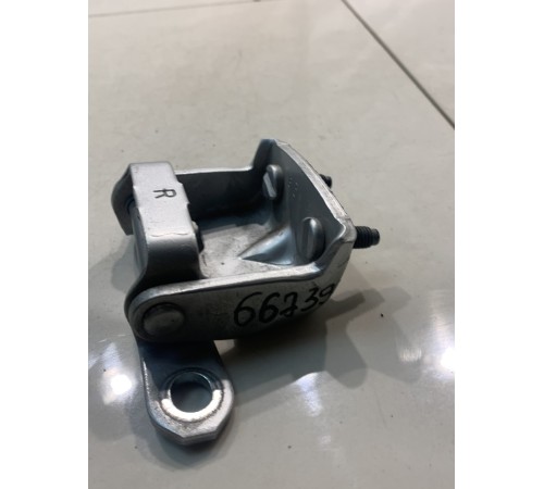 Петля двери (задняя, правая, верхняя)